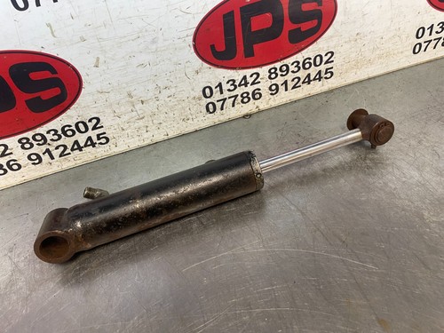 Hydraulic mower cylinder lift