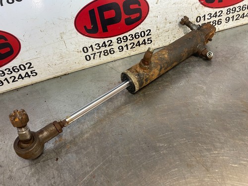 Hydraulic steering ram