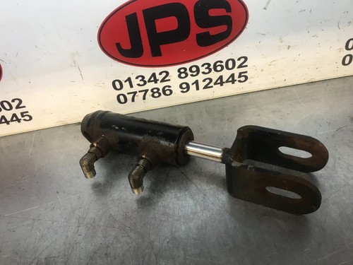 Hydraulic centre lift ram