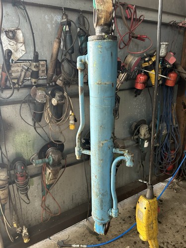 Large hydraulic ram main boom - hydraulic,